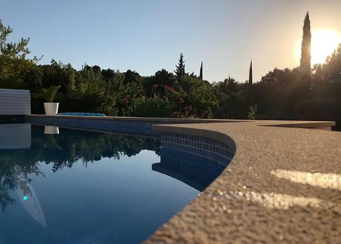 Villa Milagro - 3 Bedroom Style With Pool Near Golf Course/beaches - Air Cond. *