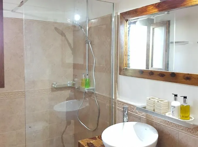 Villa Milagro - 3 Bedroom Style With Pool Near Golf Course/beaches - Air Cond.