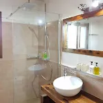 Villa Milagro - 3 Bedroom Style With Pool Near Golf Course/beaches - Air Cond.