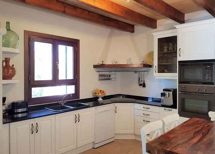 Villa Milagro - 3 Bedroom Style With Pool Near Golf Course/beaches - Air Cond.